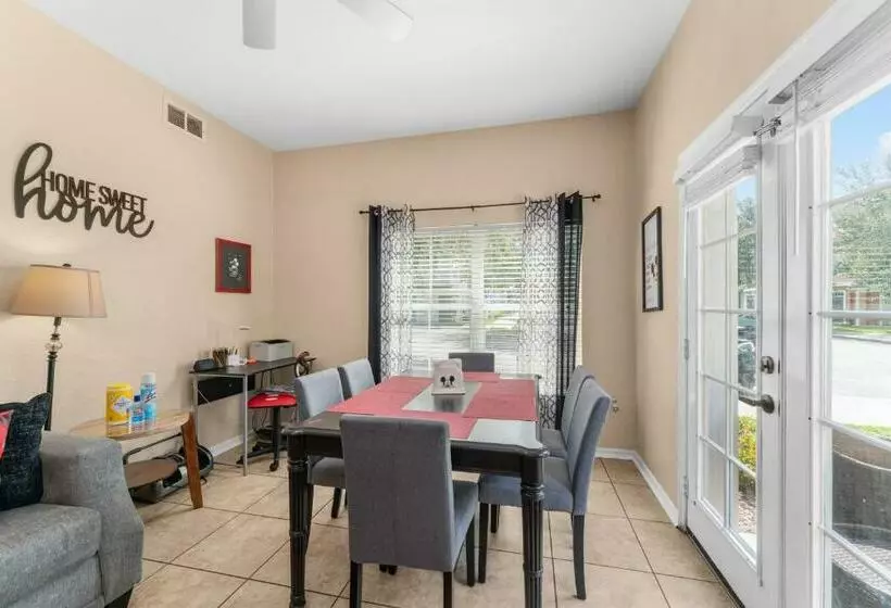 Perfect For Family, Wake Up Next To The Pool!