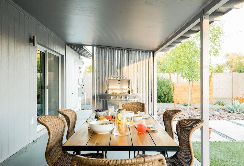 Daisy By Avantstay Modern Home W Spacious Backyard Pool Table Tennis