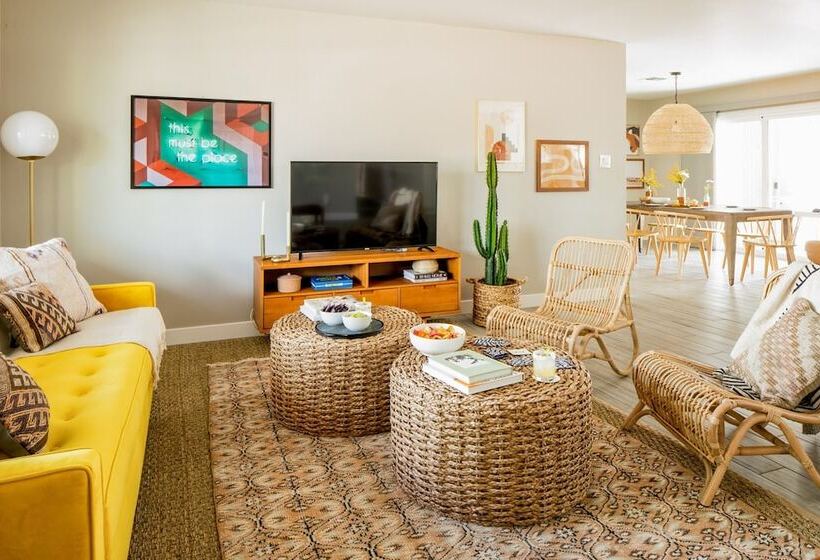 Daisy By Avantstay Modern Home W Spacious Backyard Pool Table Tennis