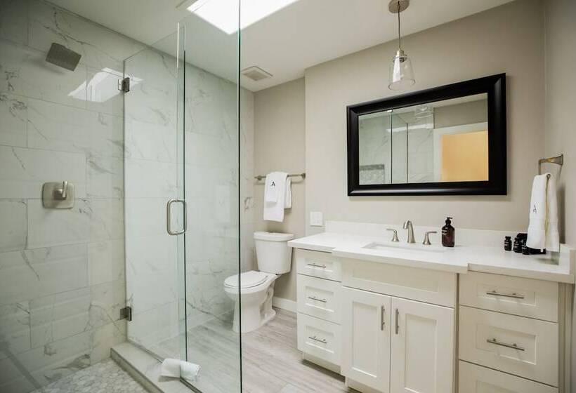 Daisy By Avantstay Modern Home W Spacious Backyard Pool Table Tennis