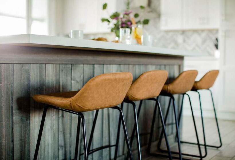 Daisy By Avantstay Modern Home W Spacious Backyard Pool Table Tennis