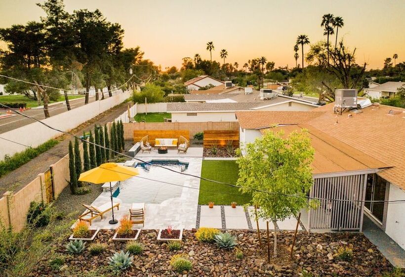 Daisy By Avantstay Modern Home W Spacious Backyard Pool Table Tennis