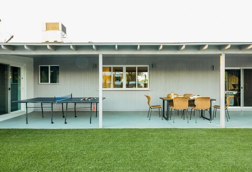 Daisy By Avantstay Modern Home W Spacious Backyard Pool Table Tennis