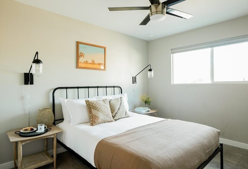 Daisy By Avantstay Modern Home W Spacious Backyard Pool Table Tennis