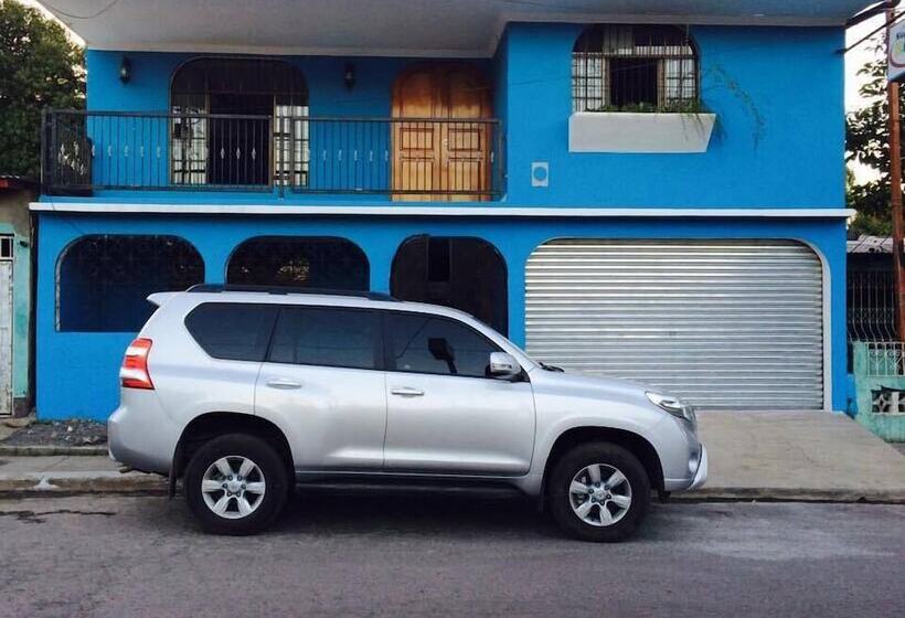 هتل Hostal Villa Catalina