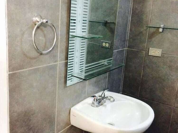 هتل Hostal Villa Catalina