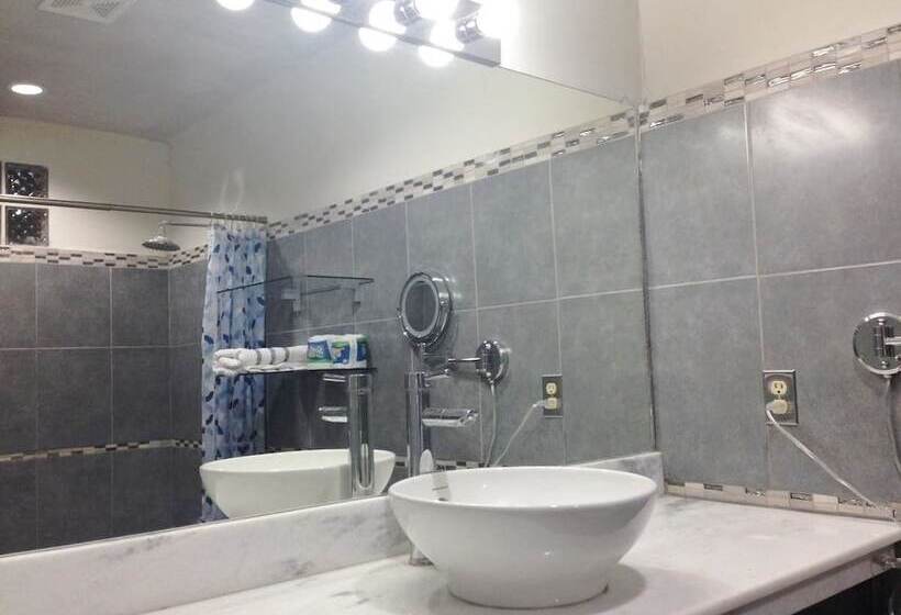 هتل Hostal Villa Catalina