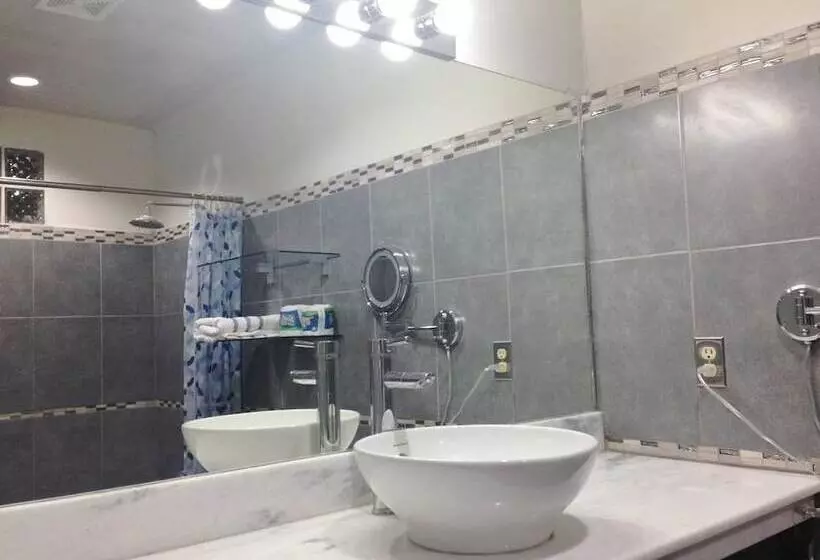 هتل Hostal Villa Catalina