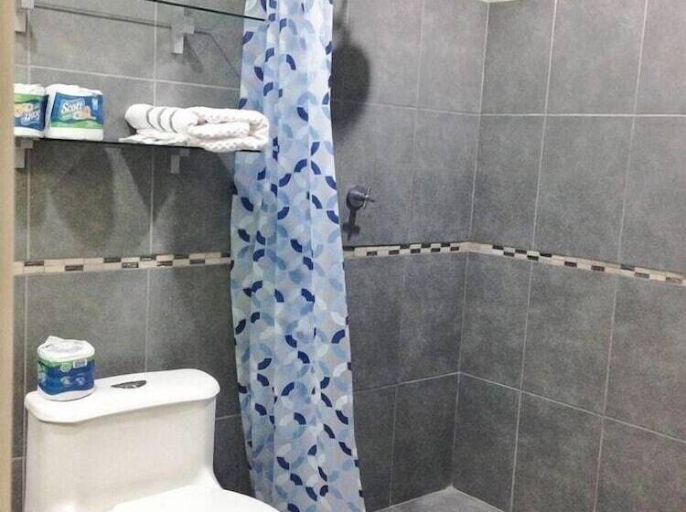 هتل Hostal Villa Catalina