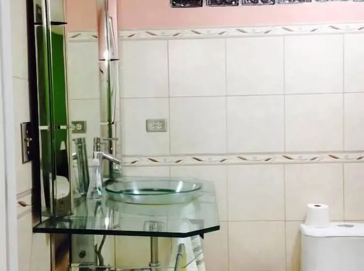 هتل Hostal Villa Catalina