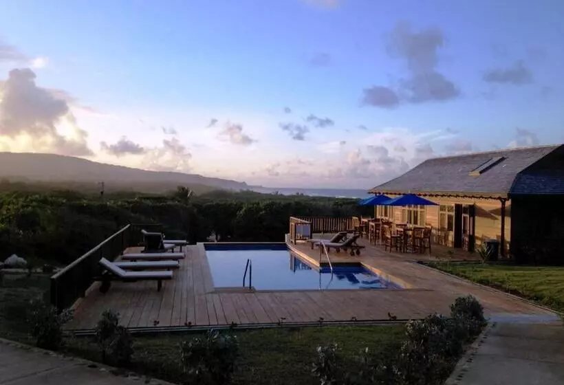 هتل Santosha Barbados