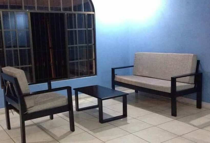 هتل Hostal Villa Catalina