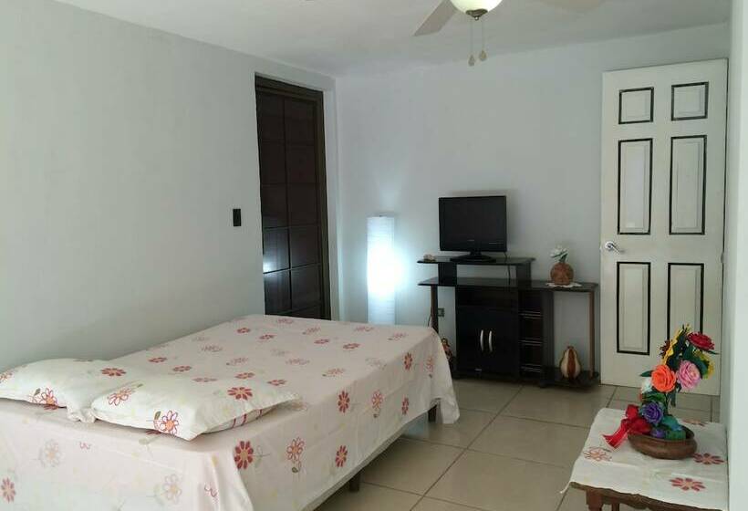 هتل Hostal Villa Catalina