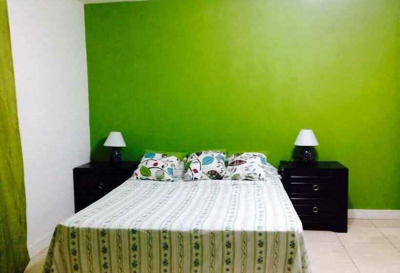 هتل Hostal Villa Catalina