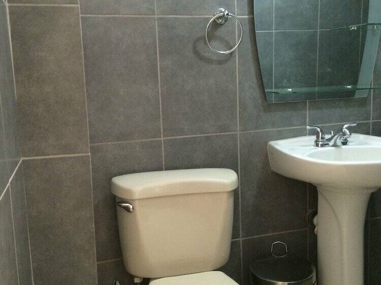 هتل Hostal Villa Catalina