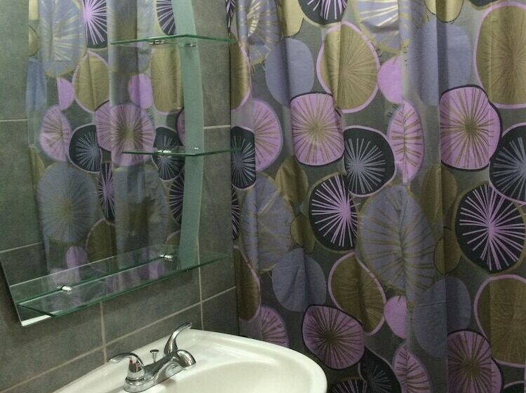 هتل Hostal Villa Catalina