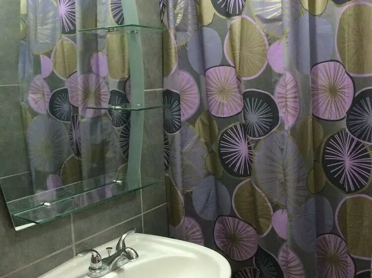 هتل Hostal Villa Catalina