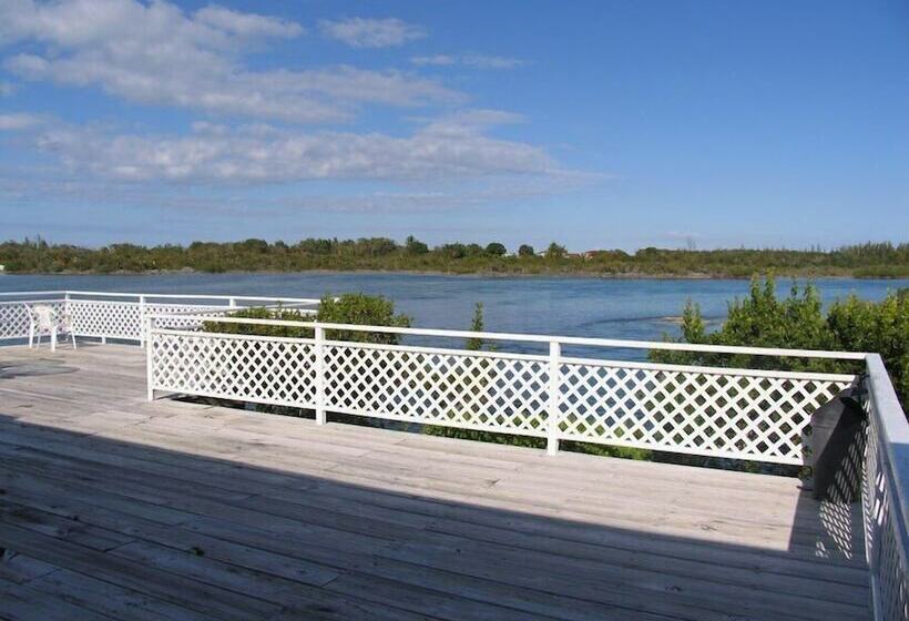 هتل Love At First Sight