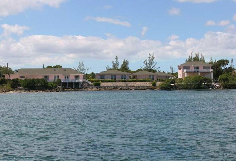 هتل Love At First Sight