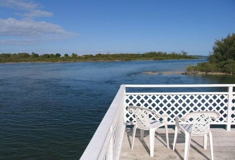 هتل Love At First Sight