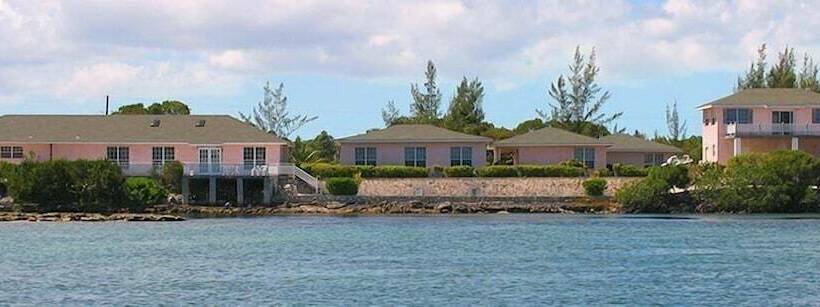 هتل Love At First Sight