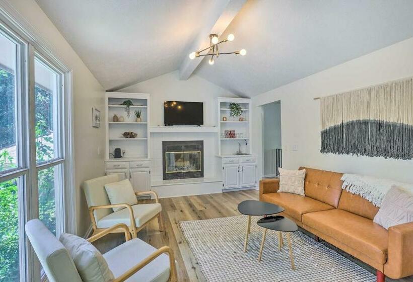 Modern Boho Gem Yard And 10 Mi To Baxter Arena