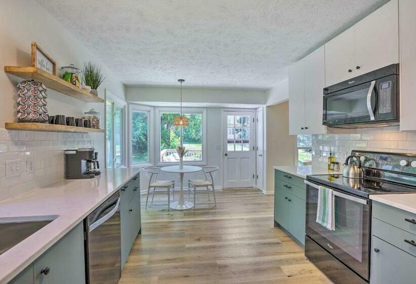 Modern Boho Gem Yard And 10 Mi To Baxter Arena