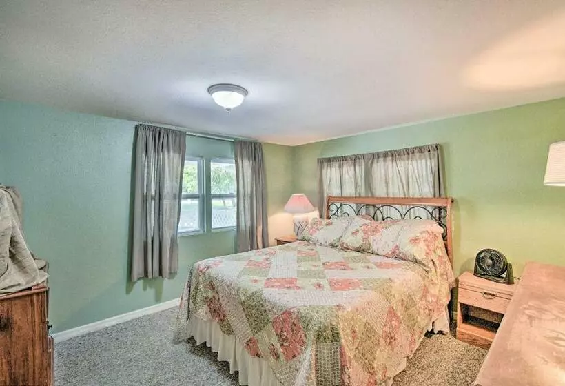 Peaceful Satsuma Escape With Dunns Creek Access