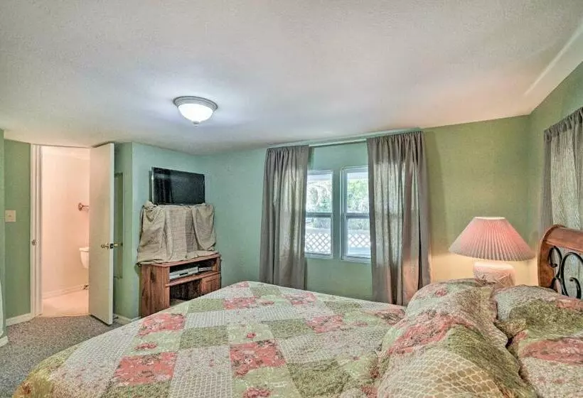 Peaceful Satsuma Escape With Dunns Creek Access