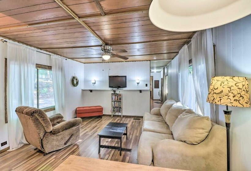 Edgemont Home With Deck About 9 Mi To Greers Ferry Lake!