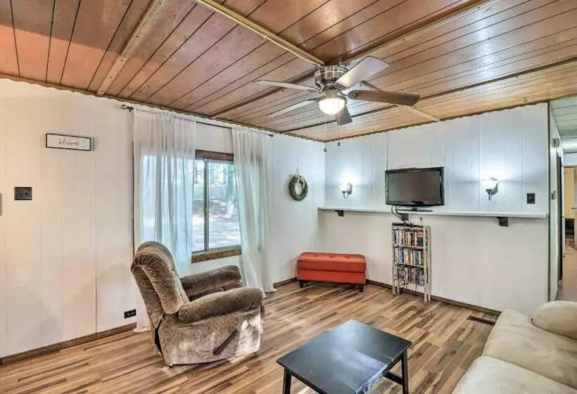 Edgemont Home With Deck About 9 Mi To Greers Ferry Lake!