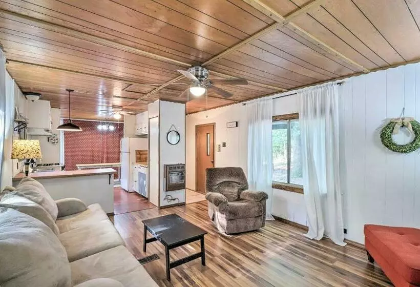 Edgemont Home With Deck About 9 Mi To Greers Ferry Lake!