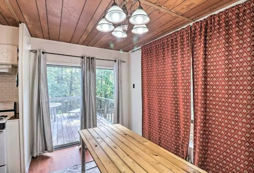 Edgemont Home With Deck About 9 Mi To Greers Ferry Lake!