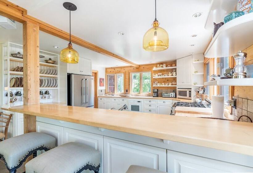 Wapiti Mountain Escape By Avantstay Commanding Views Incredible Home W Hot Tub