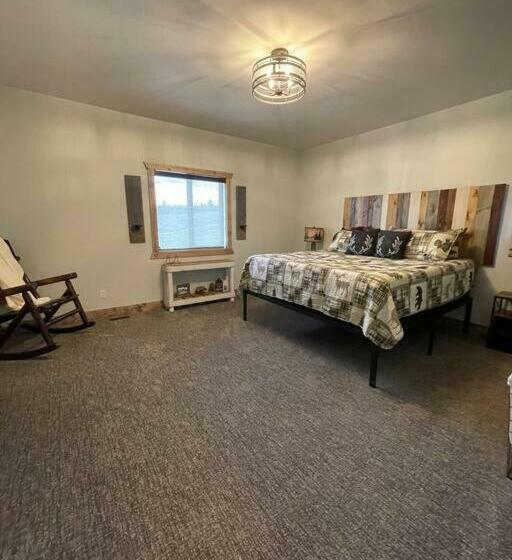 3501 Joseph Dr 30 Miles From Yellowstone Entrance!