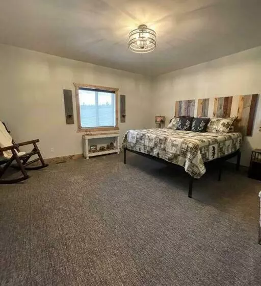 3501 Joseph Dr 30 Miles From Yellowstone Entrance!