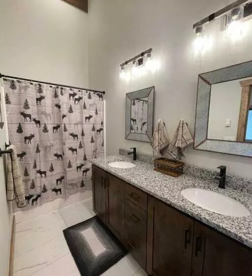 3501 Joseph Dr 30 Miles From Yellowstone Entrance!
