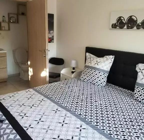 ベッドアンドブレックファースト Les Lauriers