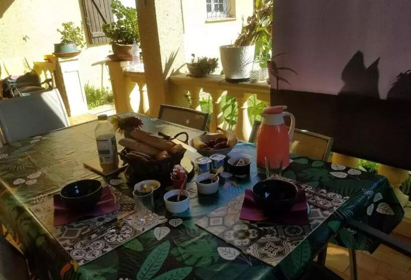 ベッドアンドブレックファースト Les Lauriers