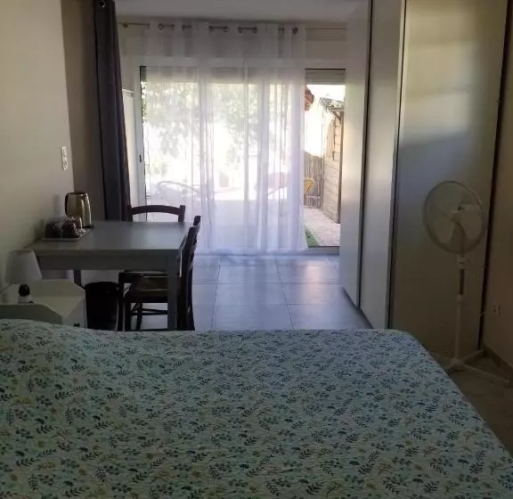 ベッドアンドブレックファースト Les Lauriers