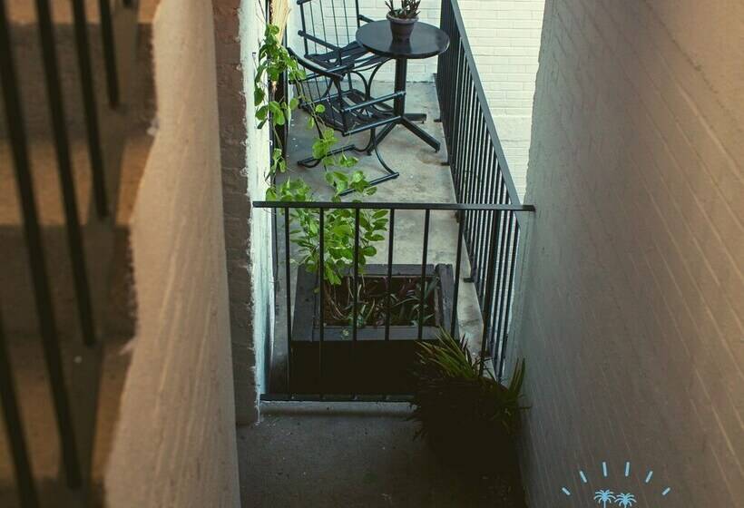 ホテル Canova Hostel & Pizza