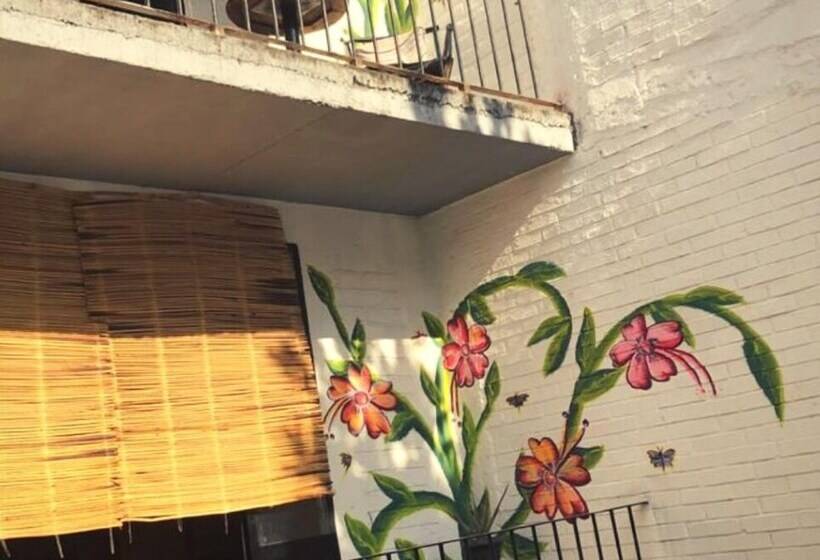 ホテル Canova Hostel & Pizza