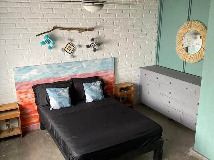 ホテル Canova Hostel & Pizza