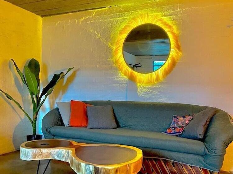 ホテル Canova Hostel & Pizza