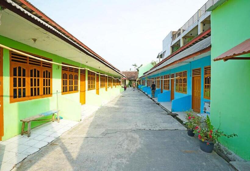 בית מלון כפרי Oyo 91559 Kost Bangau Syariah