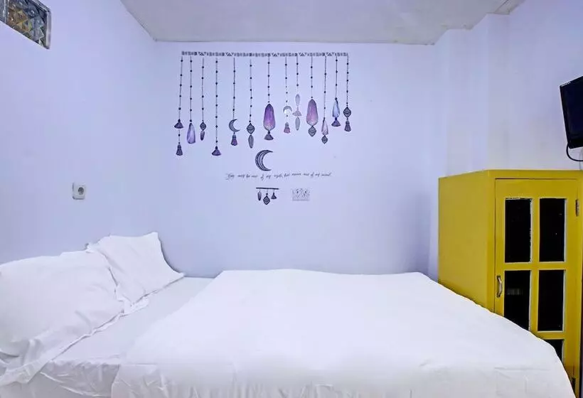 Hotelli Spot On 91506 Kedai Cinta Guest House