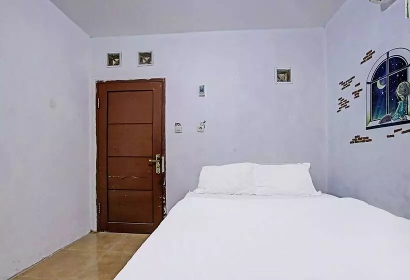 Hotelli Spot On 91506 Kedai Cinta Guest House