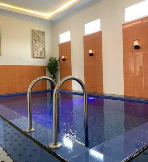 Kayz Villa Batu Dengan Kolam Renang Pribadi