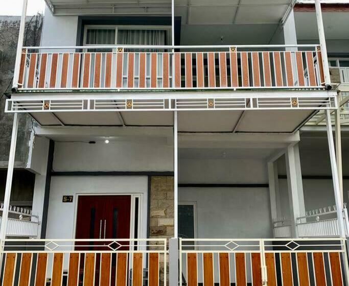 Kayz Villa Batu Dengan Kolam Renang Pribadi