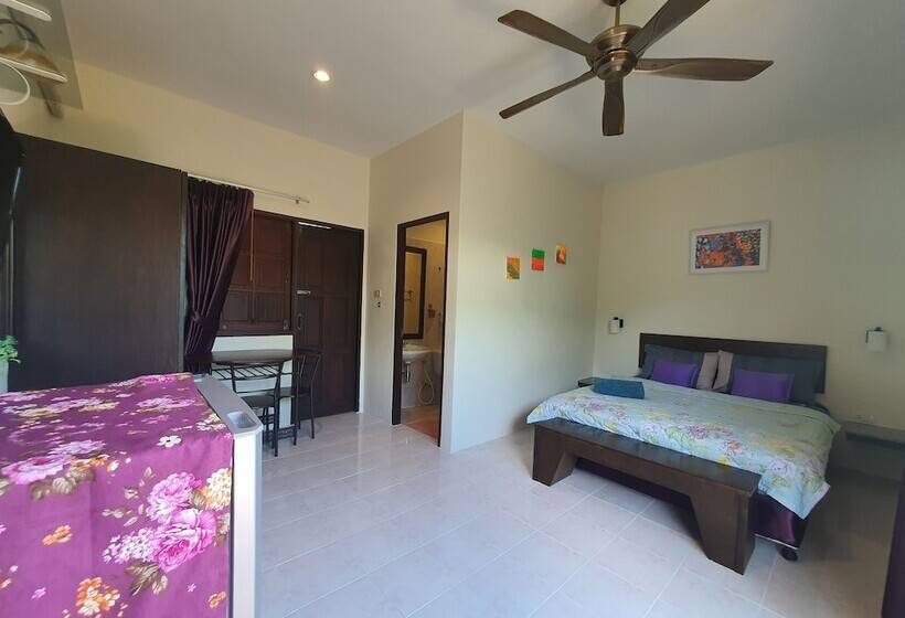 Baan Muchshima Hostel Phuket